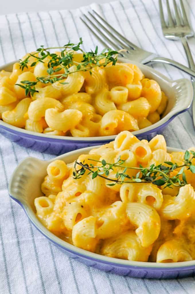 Butternut squash macaroni and cheese in blue dishes.