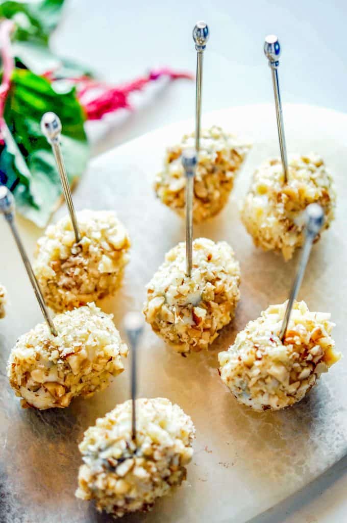 gorgonzola grapes on a tray