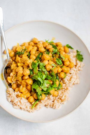 Easy Chickpea Curry Recipe - This Healthy Table