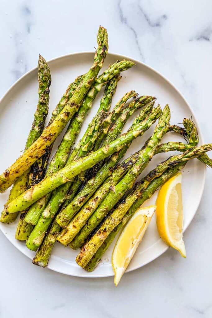 An overhead shot of a plate of grilled asparagus.