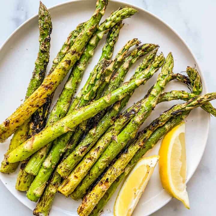 An overhead shot of a plate of grilled asparagus.