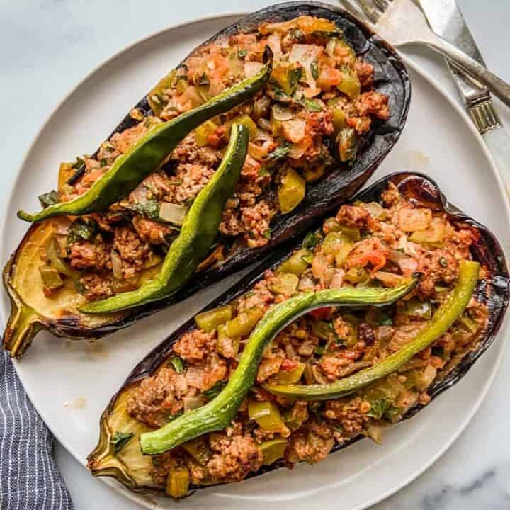 Karniyarik, Turkish stuffed eggplants on a plate.